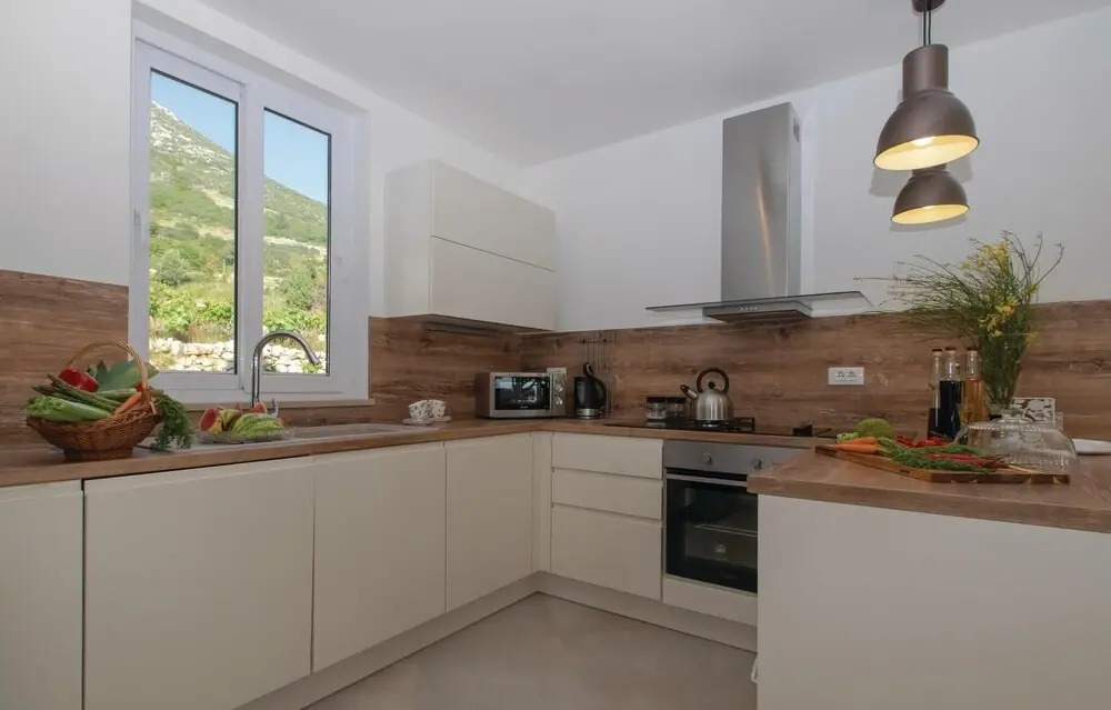 Beautiful Home in Dingac With Wifi and 3 Bedrooms