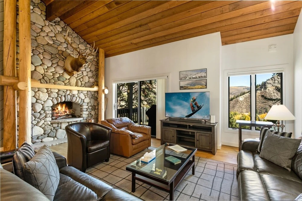 98 Ridgepoint 4 Bedroom Condo by RedAwning