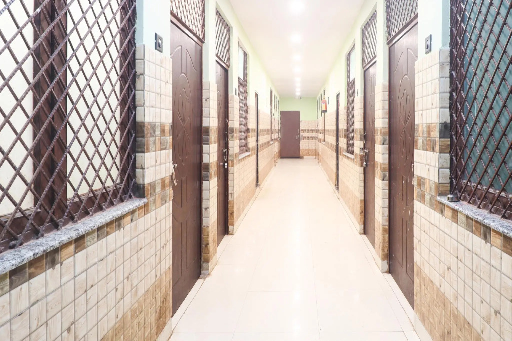 OYO Flagship 78167 Hotel Royal Castle
