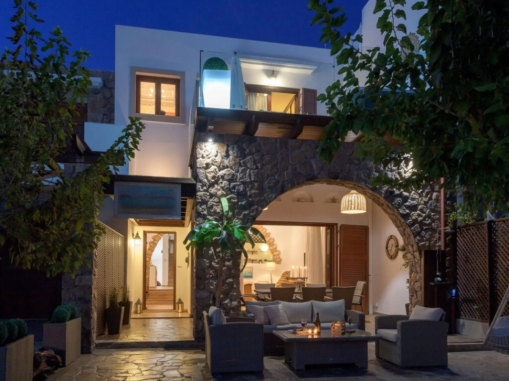 holiday home, Charaki