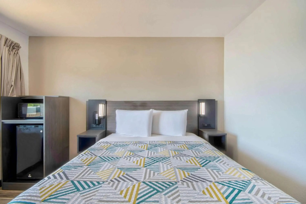 Motel 6-Russellville, AR