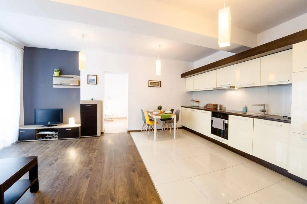FriendHouse Apartments – Old City