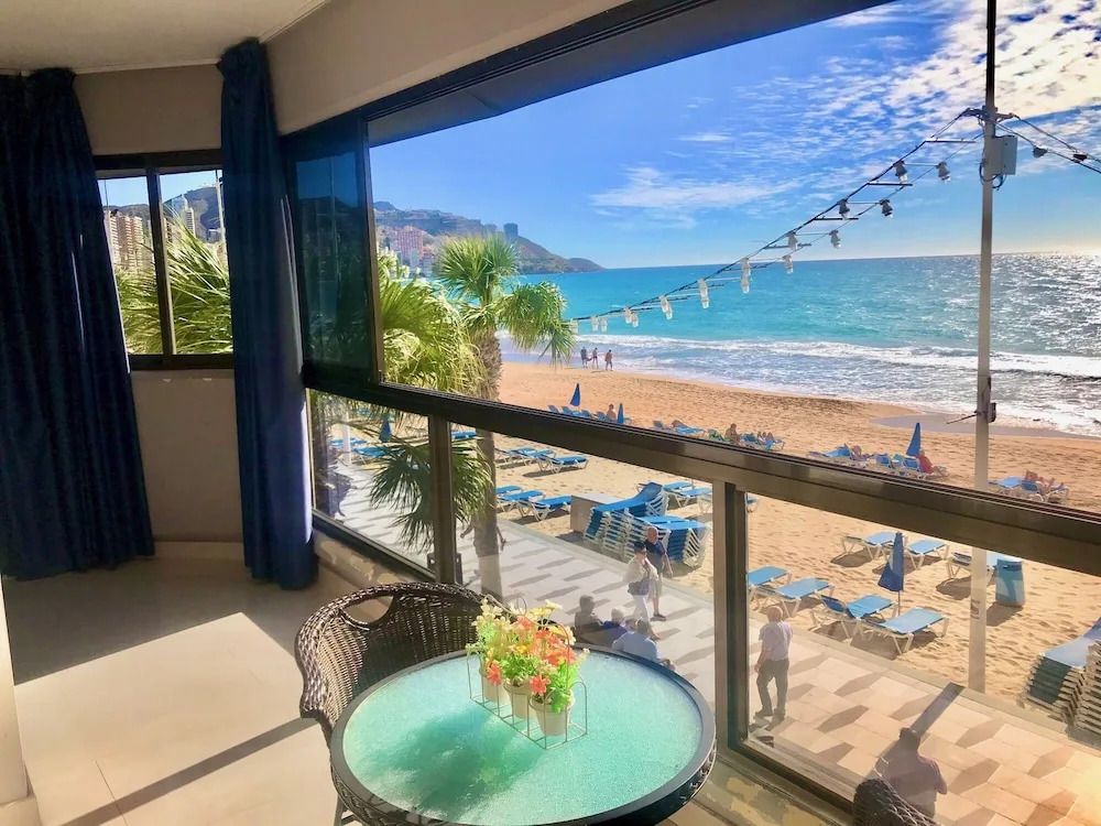 Levante Seafront Beach Apartment