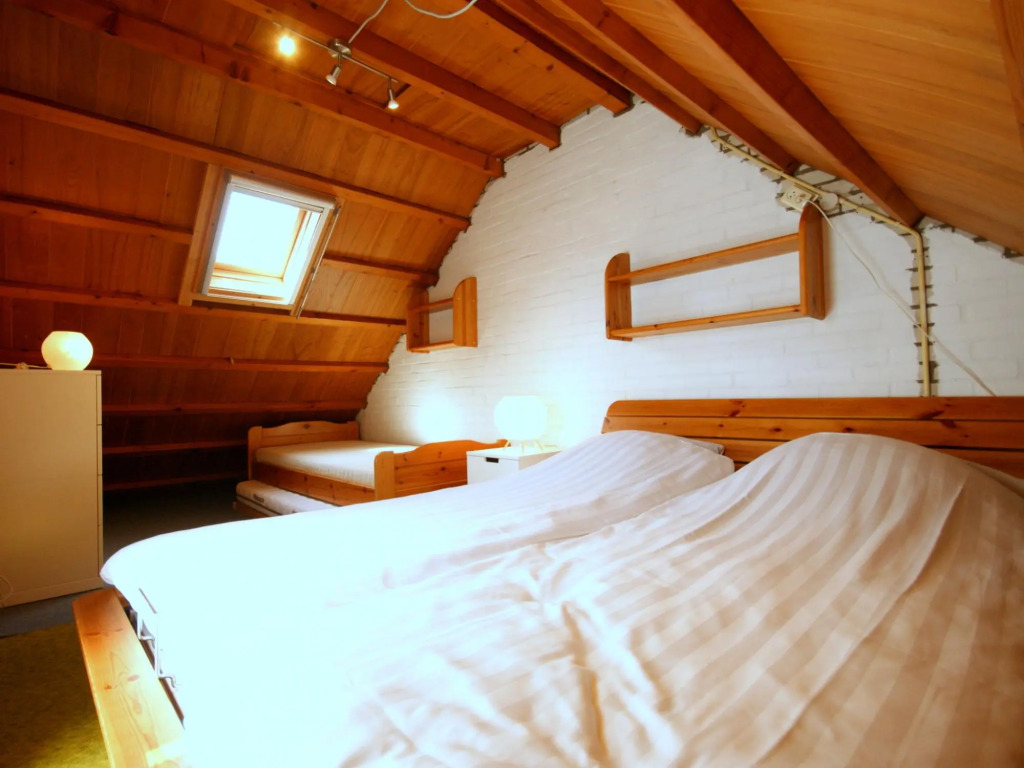 Holiday Home near Beach with Pool Access