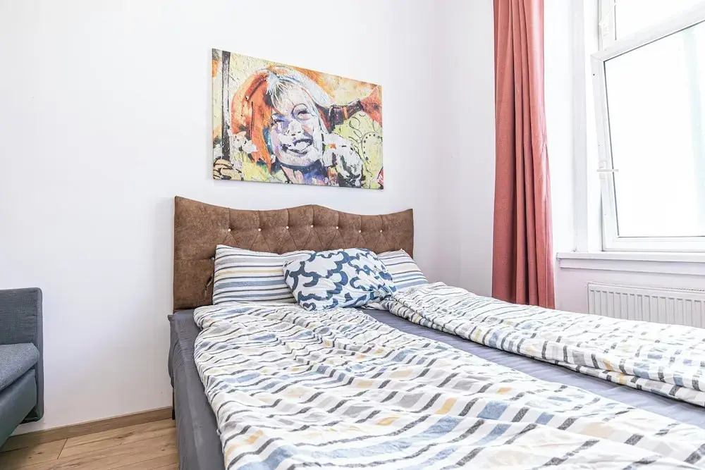 Spacious 5BR Apt Close to Augarten