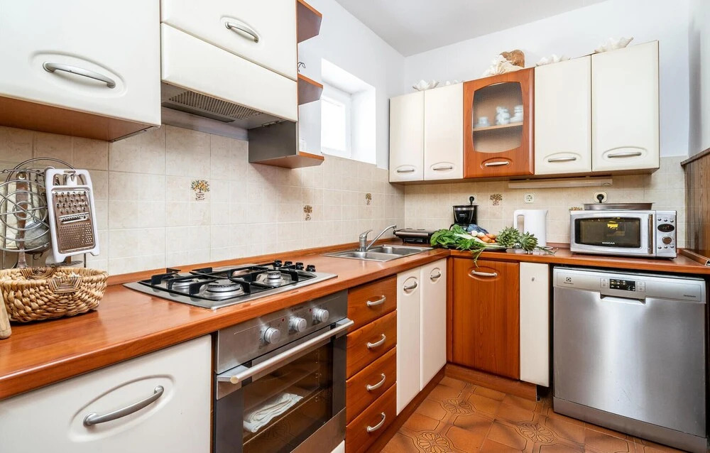 Stunning Home in Trsteno With Wifi and 2 Bedrooms