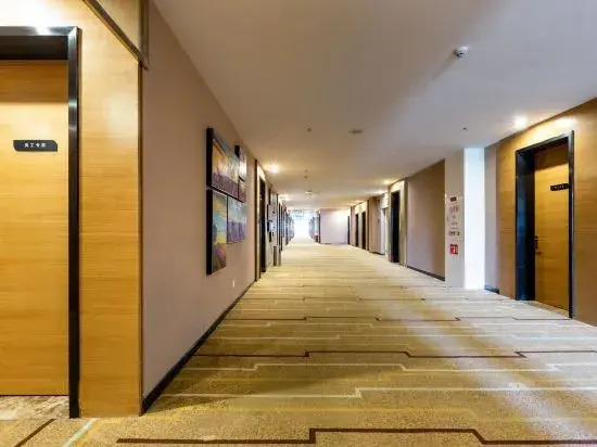 LiveCool-Hotel (WanDaGuangChangShunHaiDiTieZhanDian)