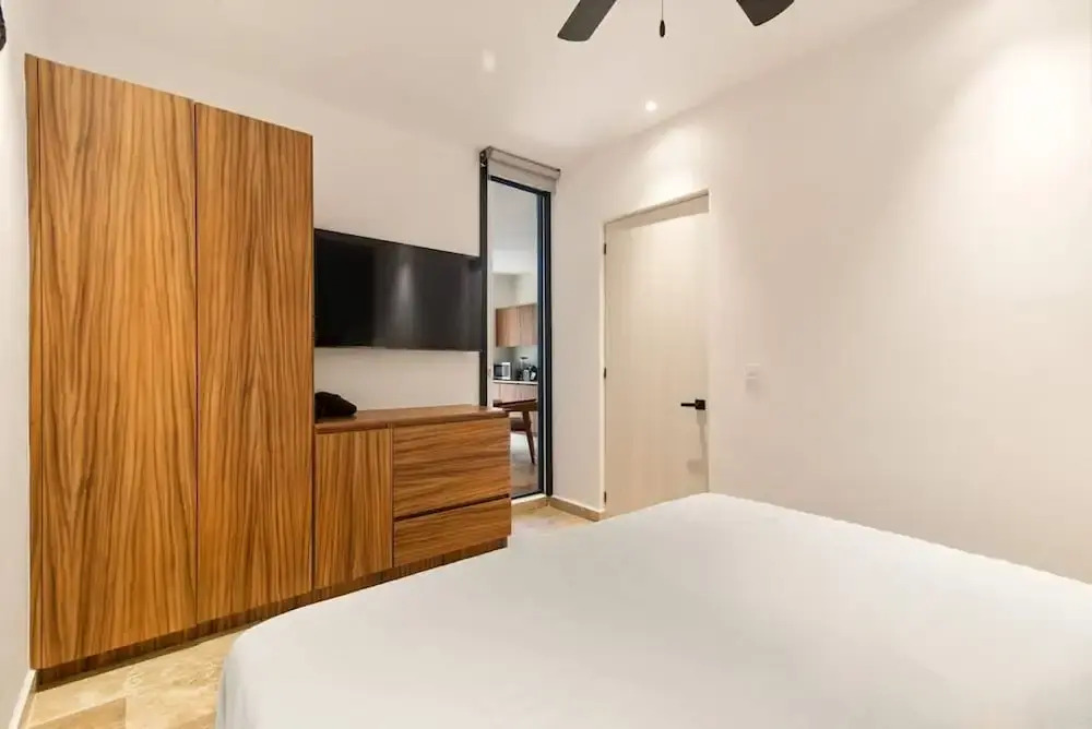 Great Located w Private Pool Fully Equipped Gym