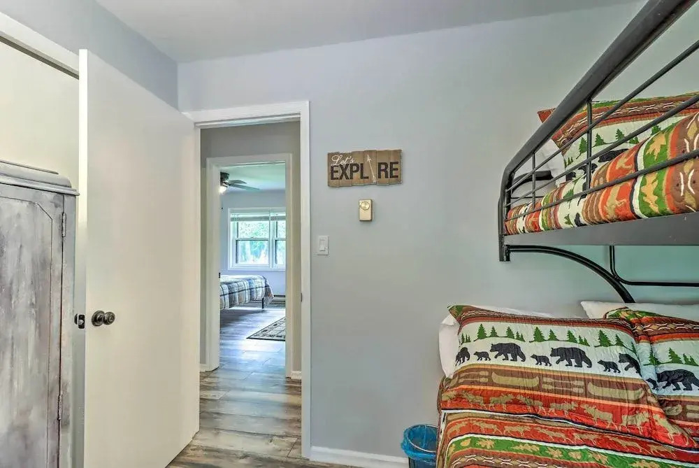 Albrightsville Retreat: Walk to Community Lake!