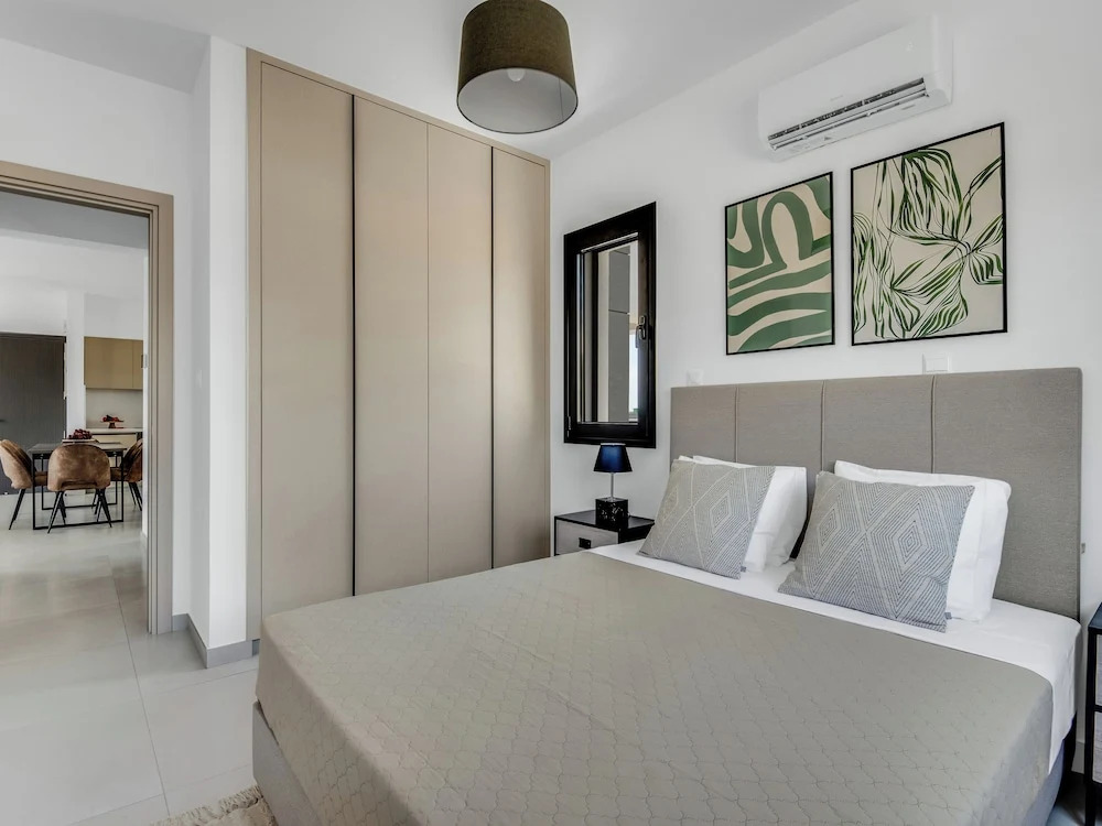 Sanders Elgio - Delightful 2-bdr Apt With Balcony