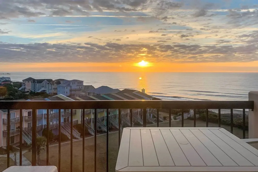 Emerald Isle Condo w/ Direct Access to Ocean!