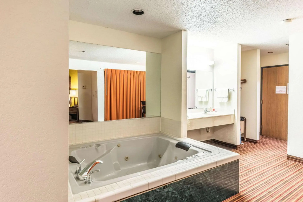 Econo Lodge Inn & Suites Mckinney - Plano North