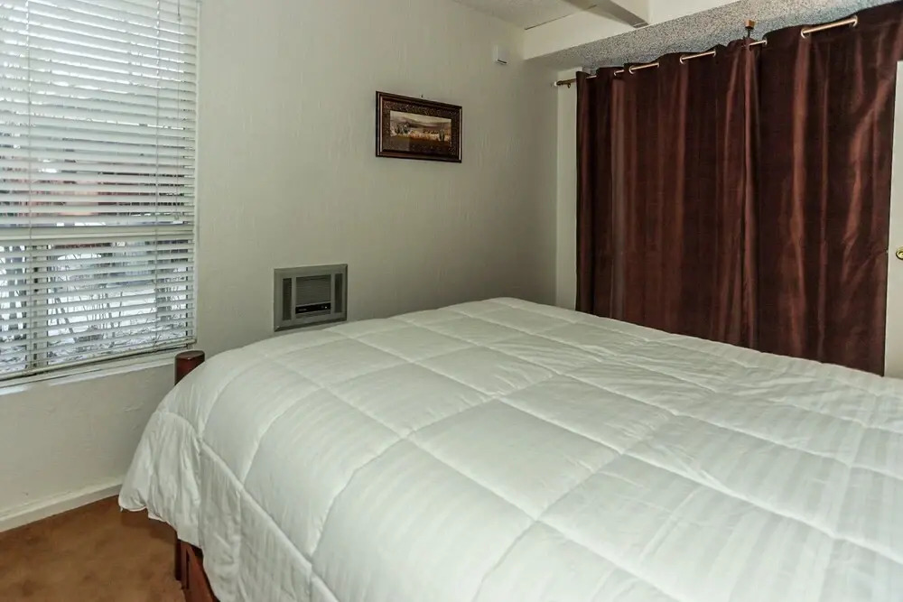 Pines Cocoon - Nice And Quiet Cabin, A Lower Patio With Gas Barbecue And Picnic Bench. Forest Views! 2 Bedroom Home