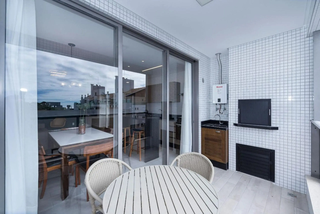 Porto Madero 303 - Apartamento no centro de Bombinhas - Rooftop com piscina e academia - À poucos metros da praia