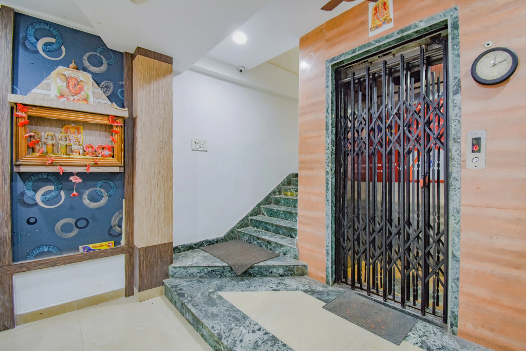 Oyo Flagship 76077 Adri Hotels 2