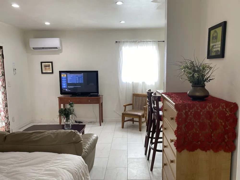 Comfy Private Unit in LA
