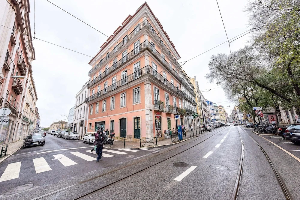 Rustic-style Apt Near Bairro Alto
