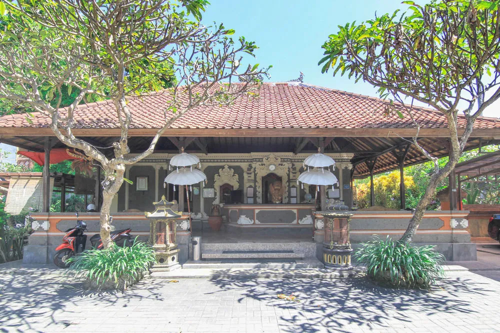巴厘岛登巴萨艾里萨努尔德纳乌波索102酒店(Airy Sanur Danau Poso 102 Denpasar Bali)