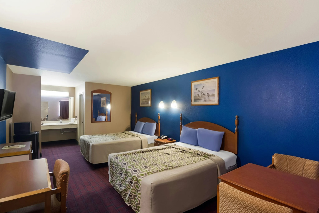 Scottish Inn & Suites