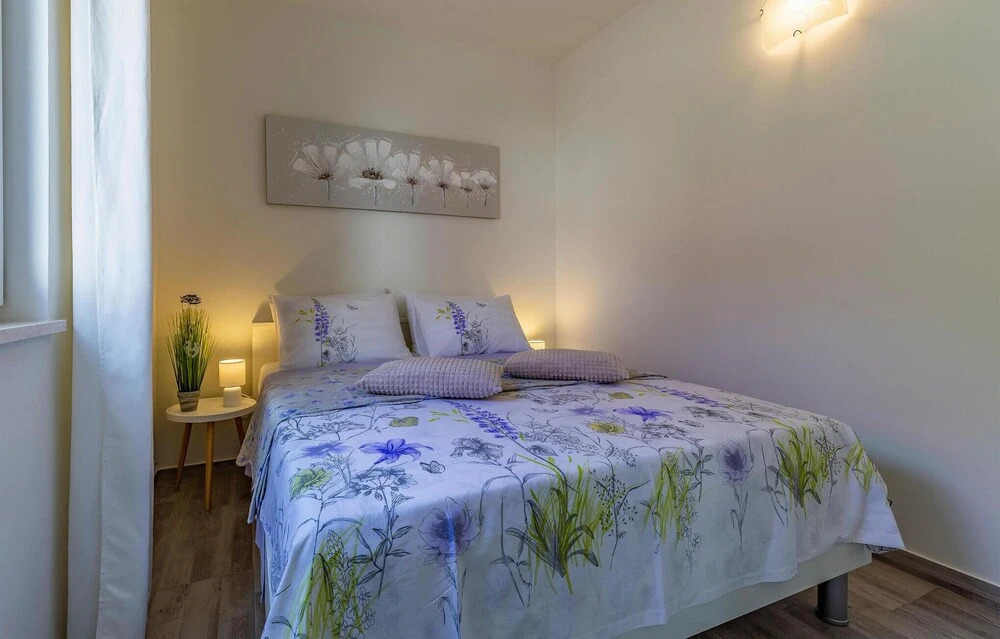 Awesome Apartment in Valbandon With Wifi and 2 Bedrooms