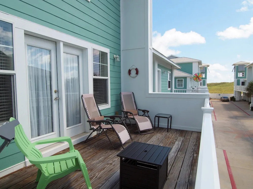 Cozy Palms MC4 3 Bedrooms 2.5 Bathrooms Condo