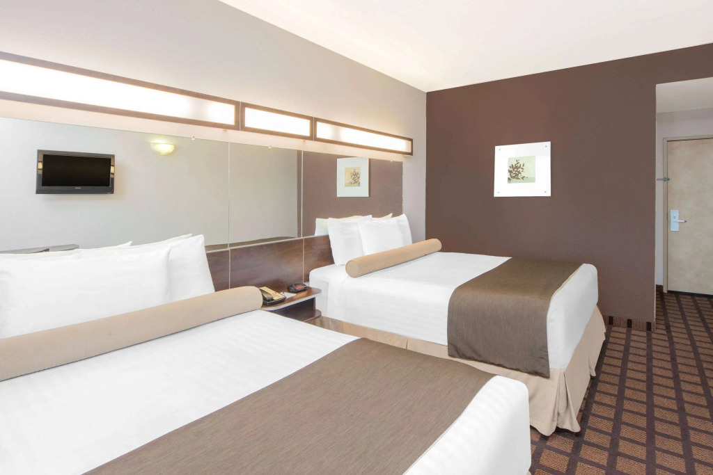 Microtel Inn & Suites by Wyndham Quincy Downtown - River Area