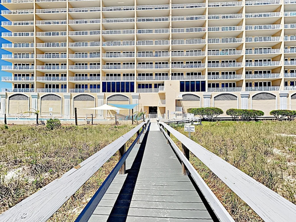 Gulf-view Coastal Elegance W/ Pool & Hot Tub 3 Bedroom Condo