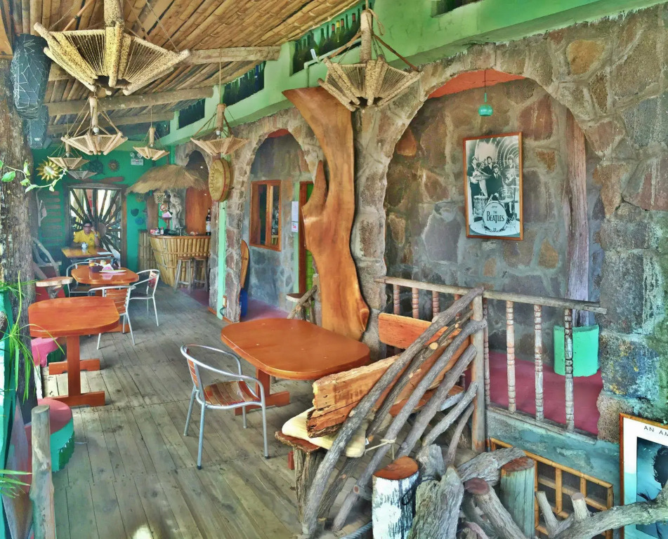 Lonesome George Ecolodge