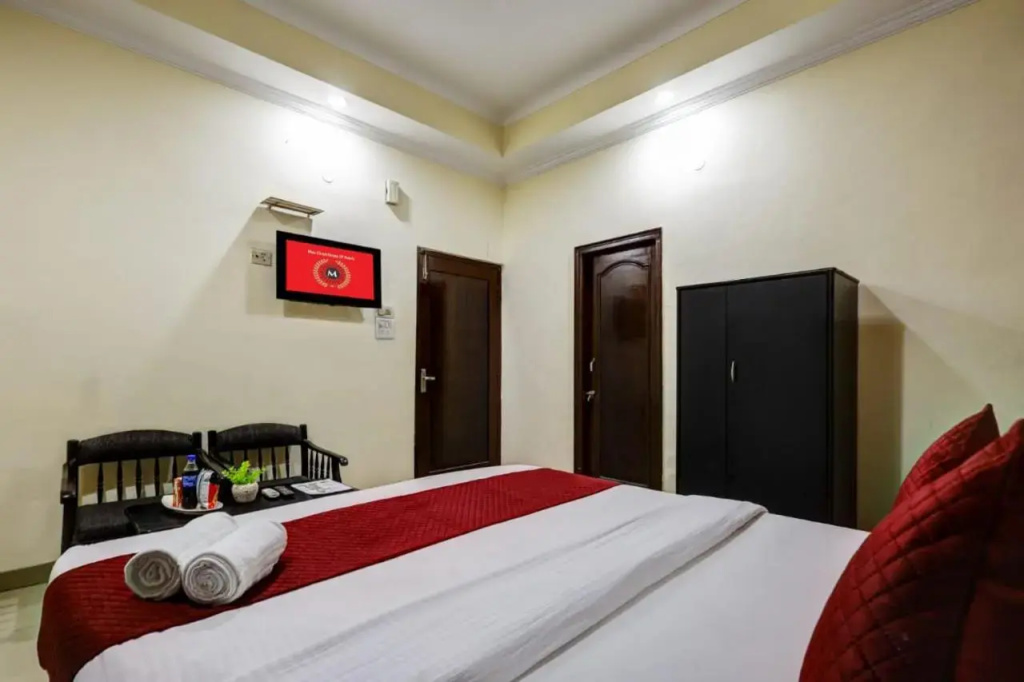 1 BR Guest house in BAN GANGA ROAD, Katra (0286), by GuestHouser