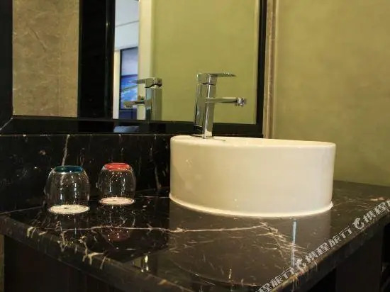 Harbour Plaza Holiday Hotel