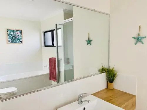 DAYDREAMING Airlie Beach, Water views & only 200m to boardwalk