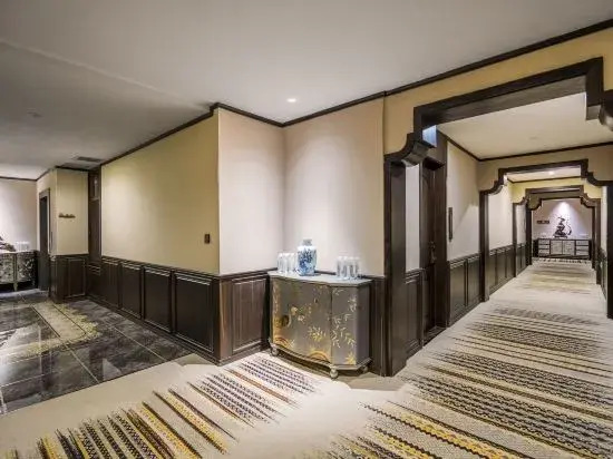 Qihua Luxury Hotel