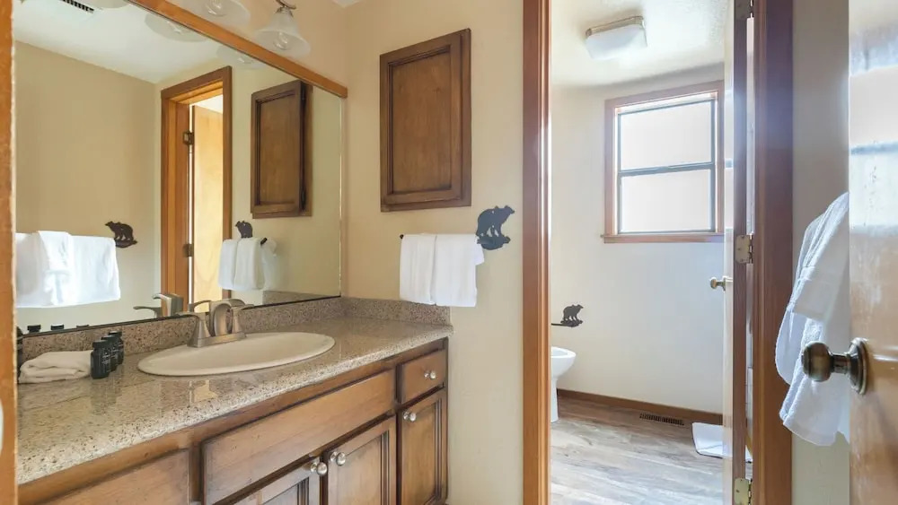Redwood by Avantstay Secluded Cabin w/ Views & Spa 5mins to Northstar!