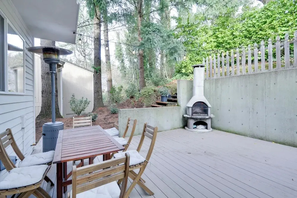 Lake Oswego Home w/ Deck 9 Mi to Downtown Portland