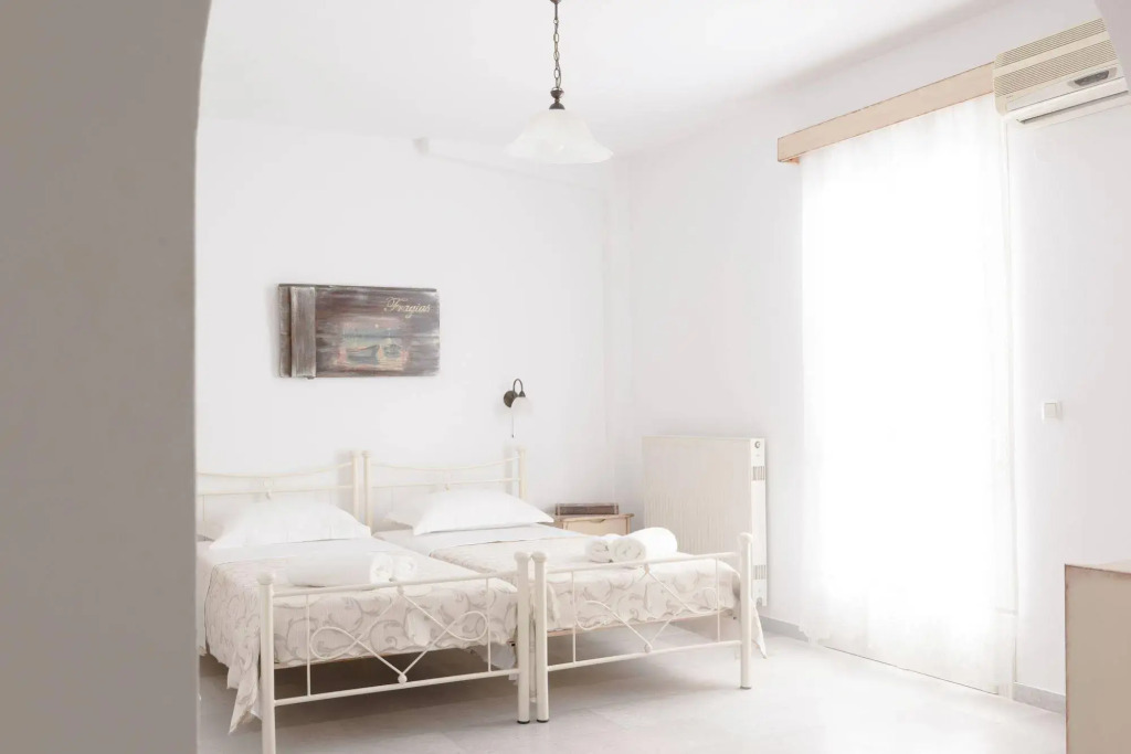 Fragias Studios & Apartments