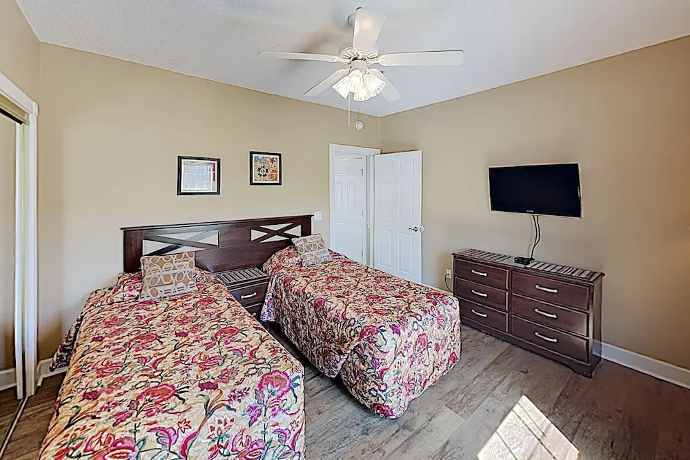 Sun-soaked Central Myrtle Beach W/ Pool 3 Bedroom Condo