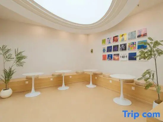 Sole Planet Youth Hostel (Hangzhou West Lake Houchaomen Subway Station Branch)