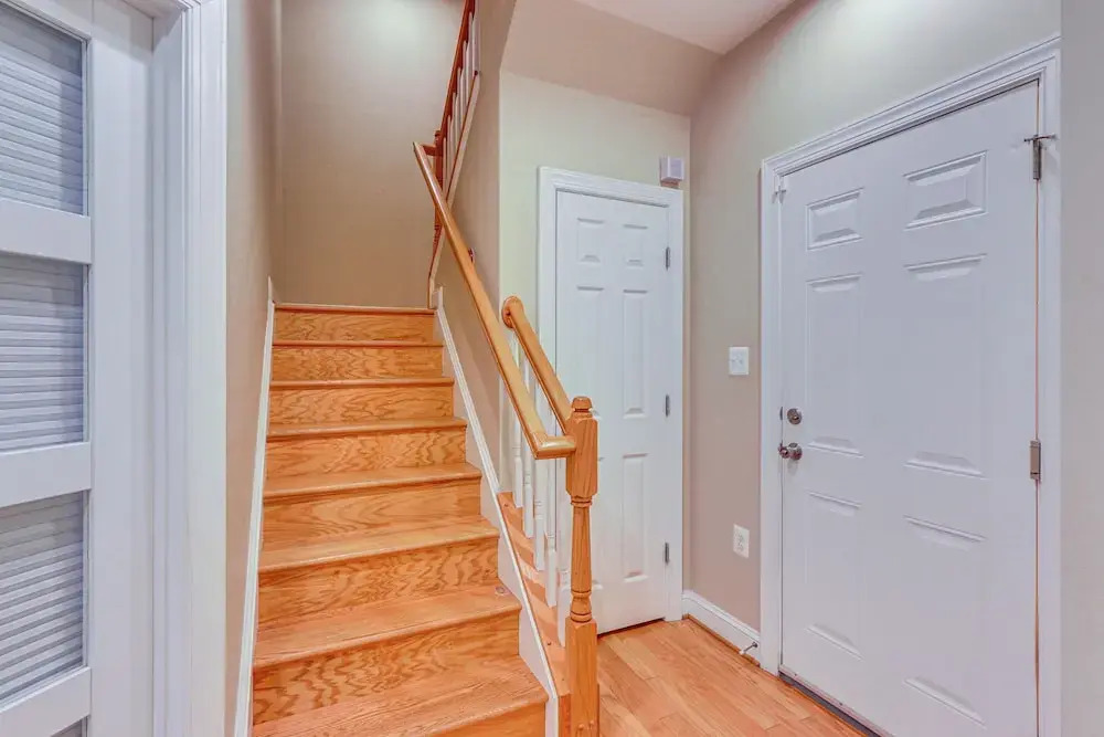 Modern 3BR Townhome 3 Mi to Dulles & Reston TC