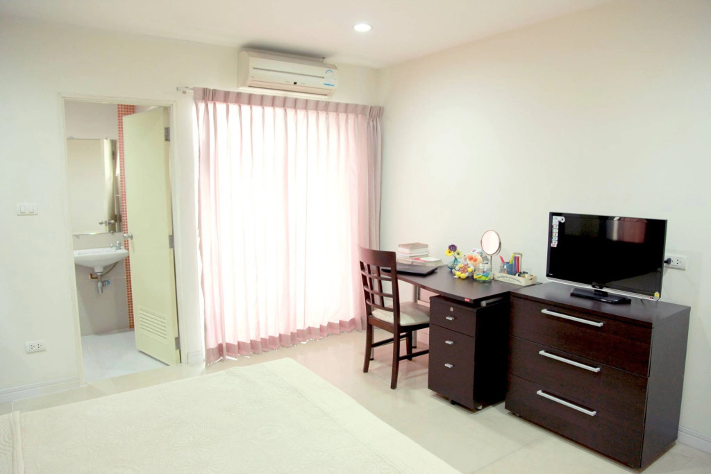 Mee sook Hotel and Residence