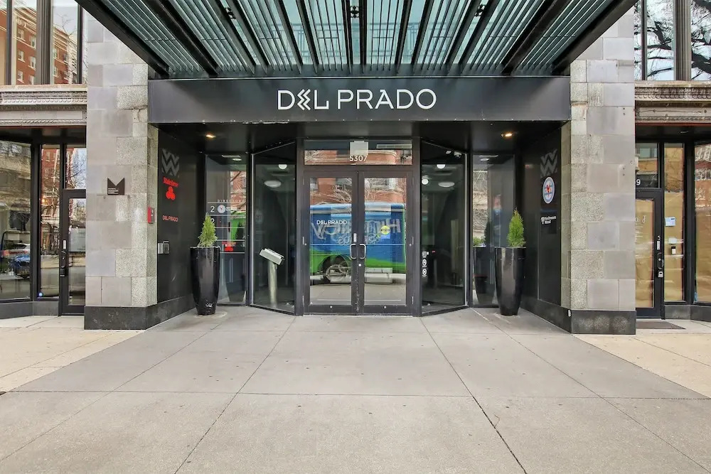 2BR Haven - Del Prado 1013