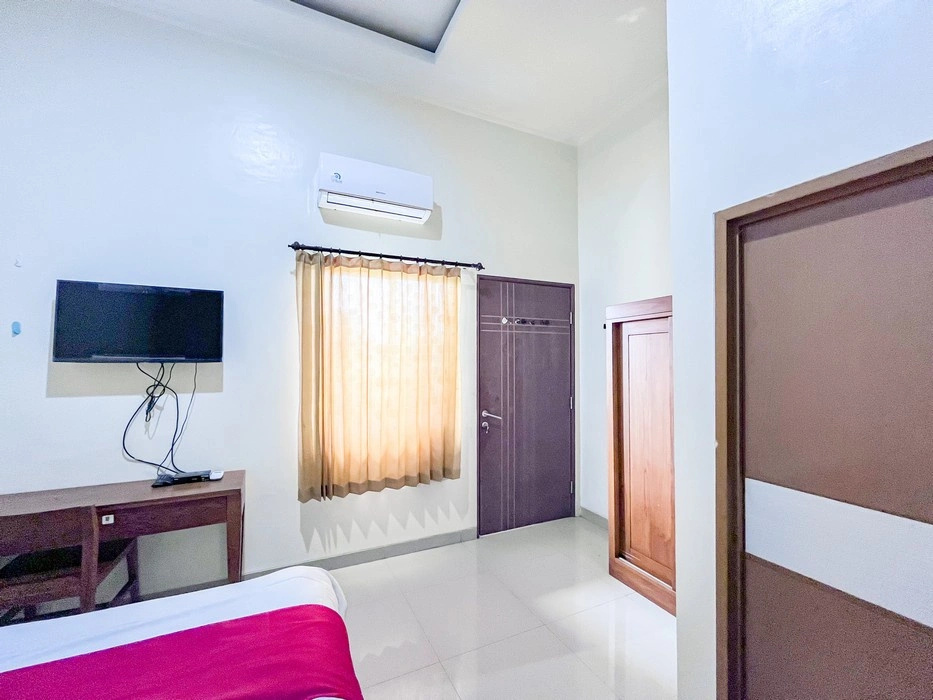 RedDoorz Syariah near Suncity Waterpark Sidoarjo