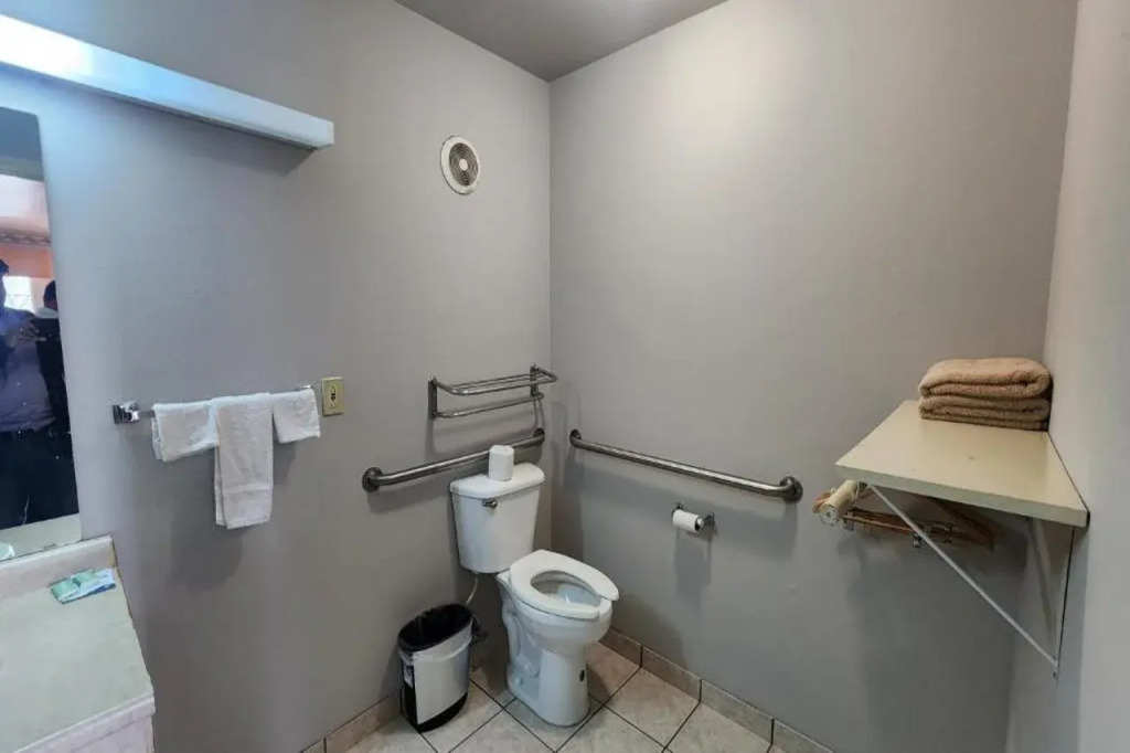 Benbrook Inn & Suites