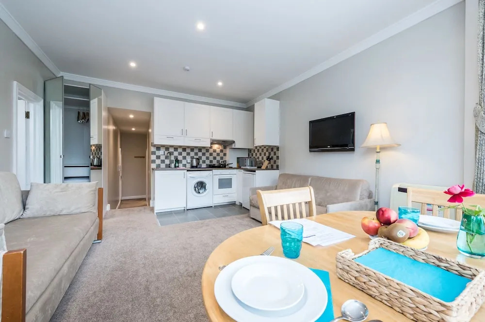 Chic 1 Bedroom Apartment-12 Minutes From Centre