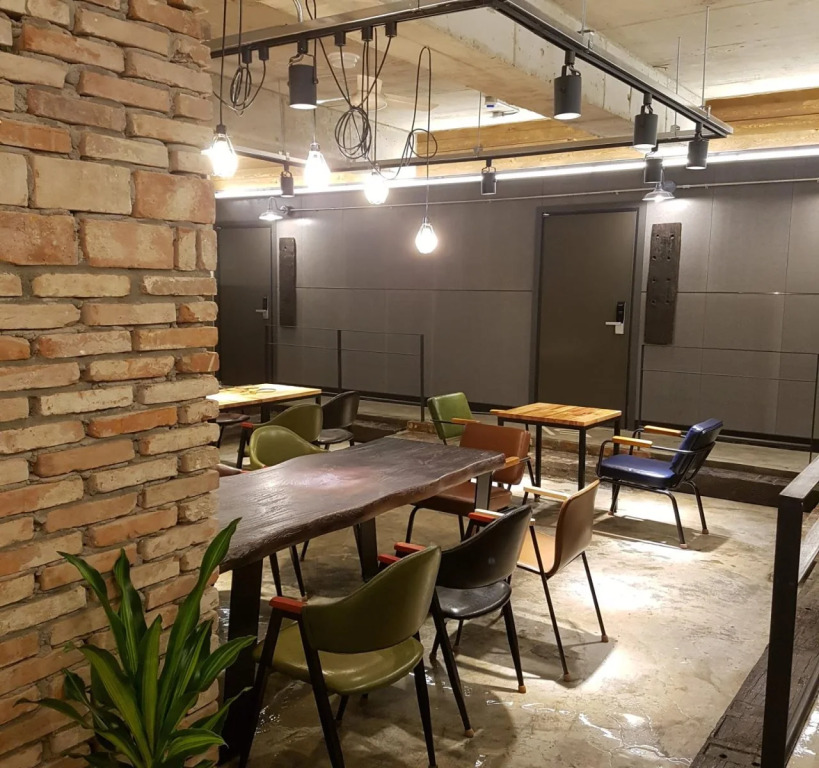 Travel Light Hostel