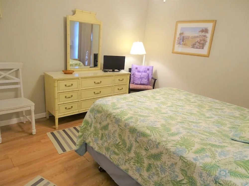Siesta Beach House #207 2 Bedrooms 1.5 Bathroom Condo