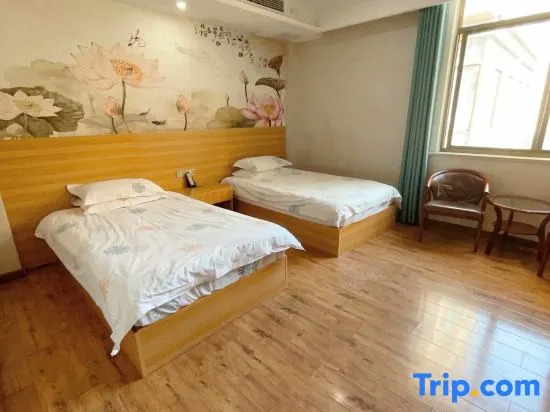 Luoshan Yixing Business Hotel