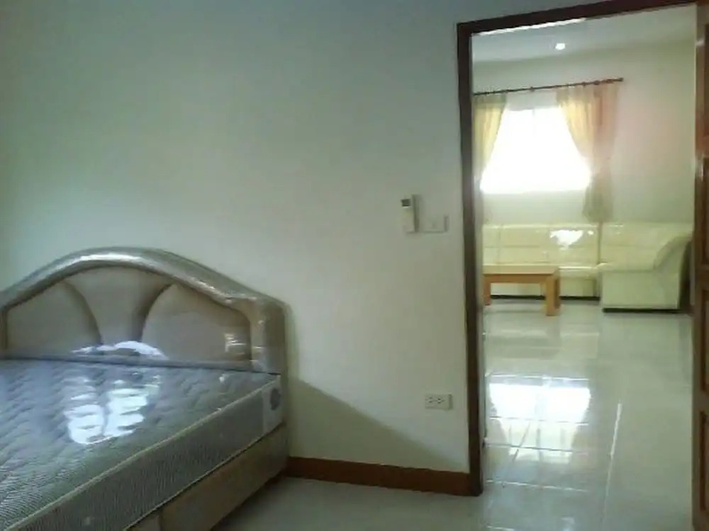 Lovely House With Access to Large Swimming Pool and Near Chalong Pier Num001