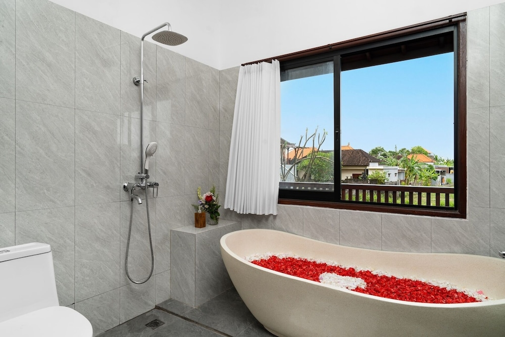 Kubu Kecubung Villa