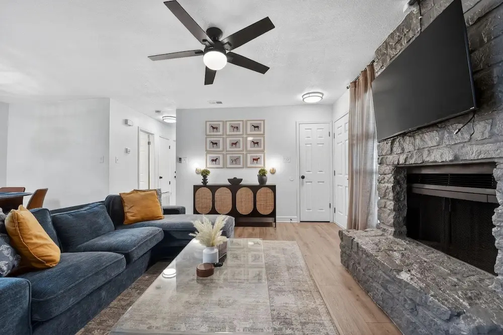 Modern 3br Townhouse Near Brushy Creek 3 Bedroom Duplex
