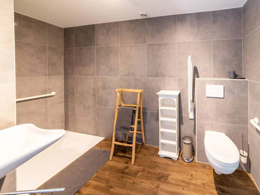 Lush Chalet Near Lake of Butgenbach